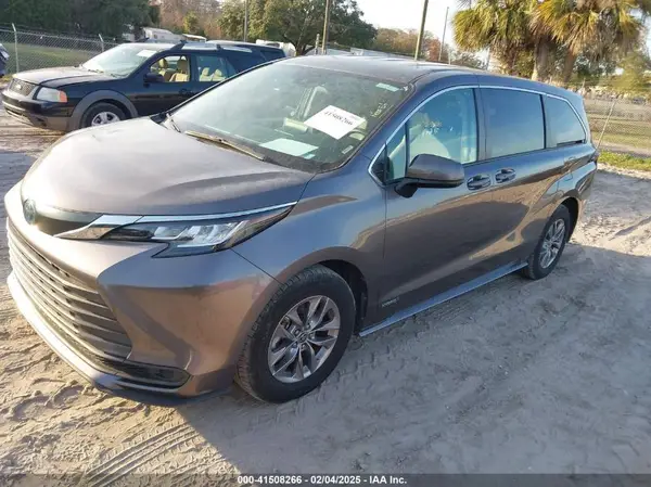 5TDKRKEC7MS035649 2021 TOYOTA SIENNA - Image 2