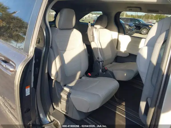 5TDKRKEC7MS035649 2021 TOYOTA SIENNA - Image 8