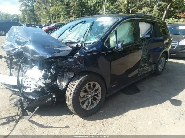 5TDKRKEC7MS037675 2021 TOYOTA SIENNA - Image 2
