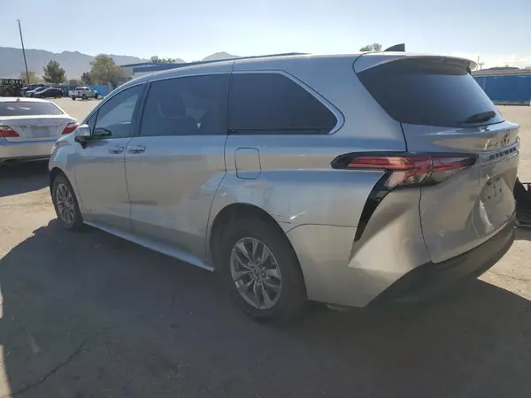 5TDKRKEC7MS037918 2021 TOYOTA SIENNA - Image 2