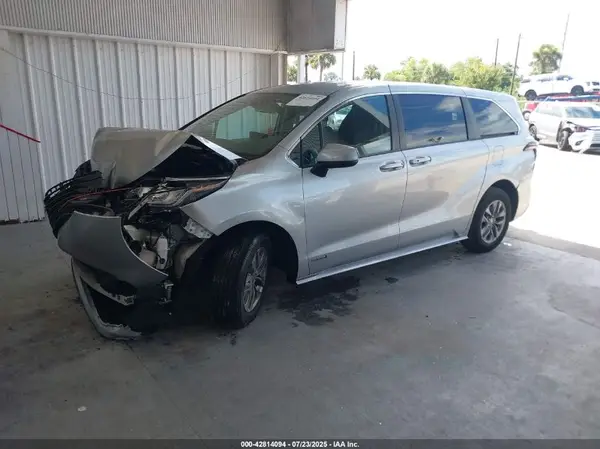 5TDKRKEC7MS041323 2021 TOYOTA SIENNA - Image 2