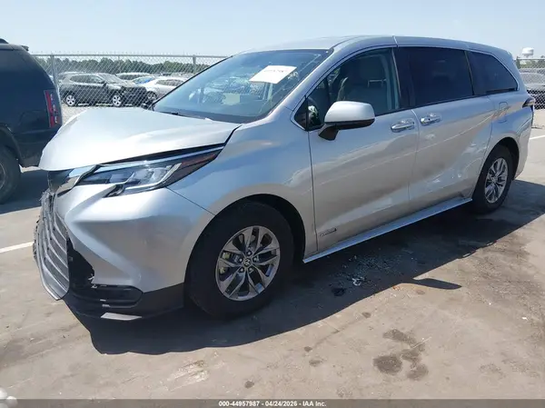 5TDKRKEC7MS044173 2021 TOYOTA SIENNA - Image 2
