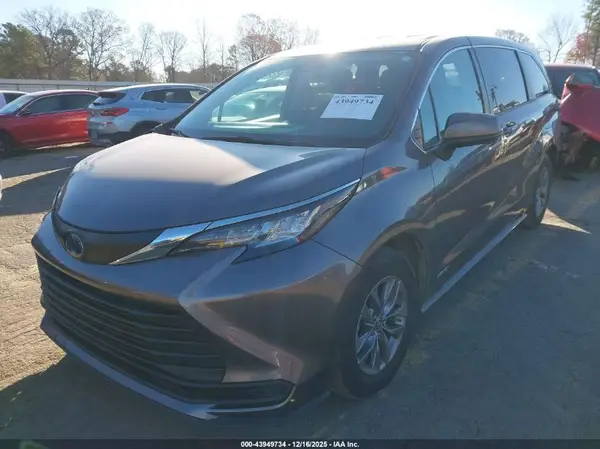 5TDKRKEC7MS046389 2021 TOYOTA SIENNA - Image 2