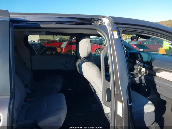 5TDKRKEC7MS046389 2021 TOYOTA SIENNA - Image 8