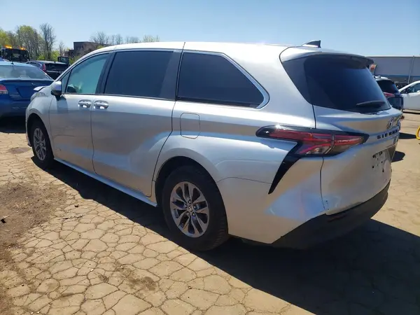 5TDKRKEC7MS047588 2022 TOYOTA SIENNA - Image 2