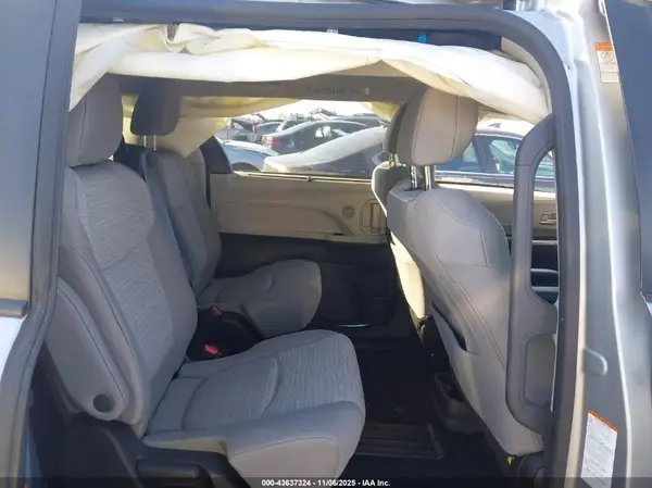 5TDKRKEC7NS075814 2022 TOYOTA SIENNA - Image 8
