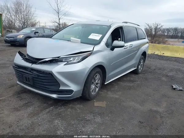 5TDKRKEC7NS081550 2022 TOYOTA SIENNA - Image 2
