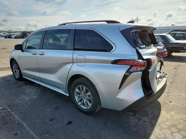 5TDKRKEC7NS083332 2022 TOYOTA SIENNA - Image 2