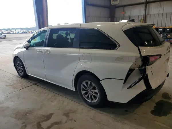 5TDKRKEC7NS093150 2022 TOYOTA SIENNA - Image 2
