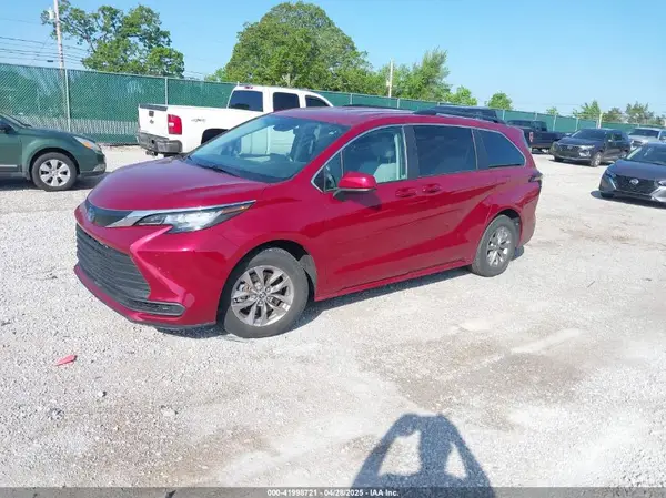 5TDKRKEC7NS095271 2022 TOYOTA SIENNA - Image 2