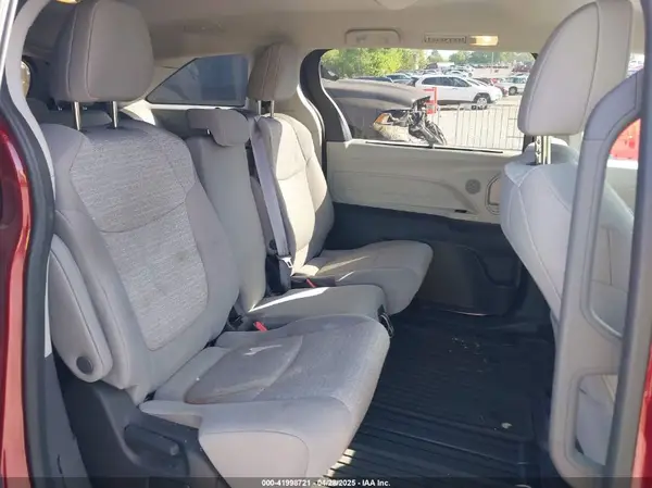 5TDKRKEC7NS095271 2022 TOYOTA SIENNA - Image 8