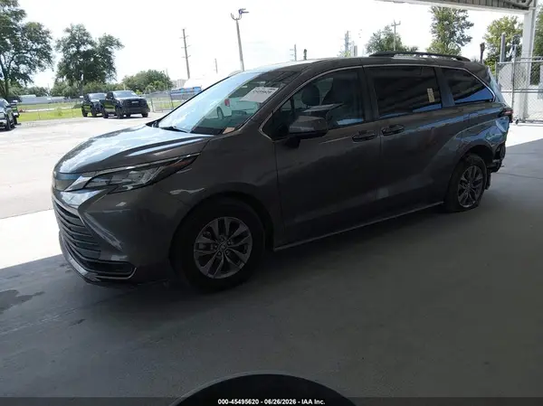 5TDKRKEC7NS101425 2022 TOYOTA SIENNA - Image 2