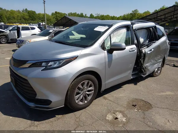 5TDKRKEC7NS111064 2022 TOYOTA SIENNA - Image 2