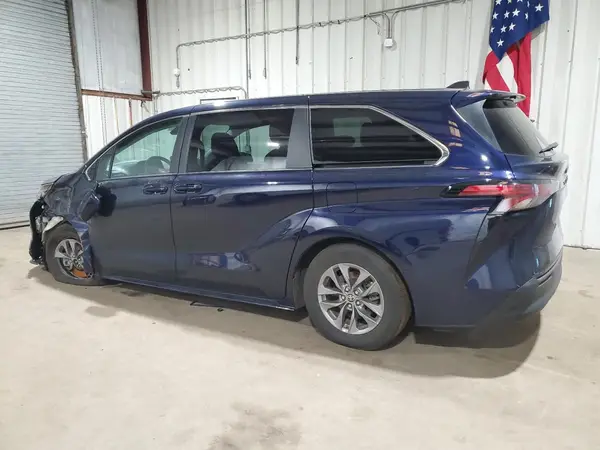 5TDKRKEC7NS111923 2022 TOYOTA SIENNA - Image 2