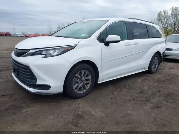 5TDKRKEC7NS119925 2022 TOYOTA SIENNA - Image 2