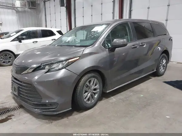 5TDKRKEC7NS120086 2022 TOYOTA SIENNA - Image 2