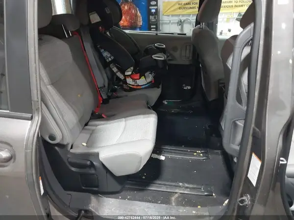 5TDKRKEC7NS120086 2022 TOYOTA SIENNA - Image 8