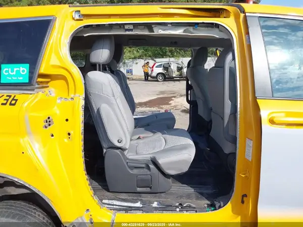 5TDKRKEC7NS132769 2022 TOYOTA SIENNA - Image 8