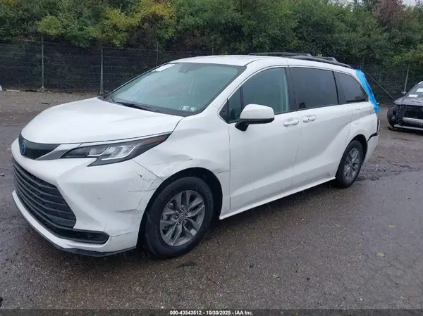 5TDKRKEC7NS133484 2022 TOYOTA SIENNA - Image 2