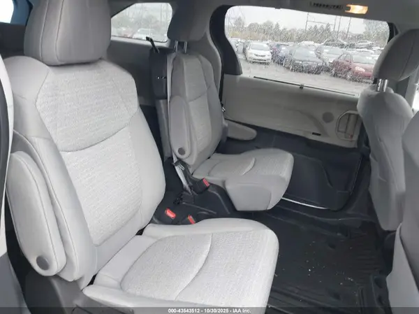 5TDKRKEC7NS133484 2022 TOYOTA SIENNA - Image 8