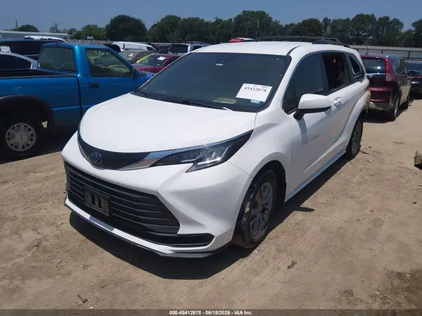5TDKRKEC7PS138705 2023 TOYOTA SIENNA - Image 2