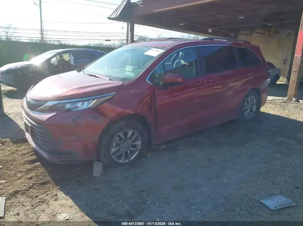 5TDKRKEC7PS142351 2023 TOYOTA SIENNA - Image 2