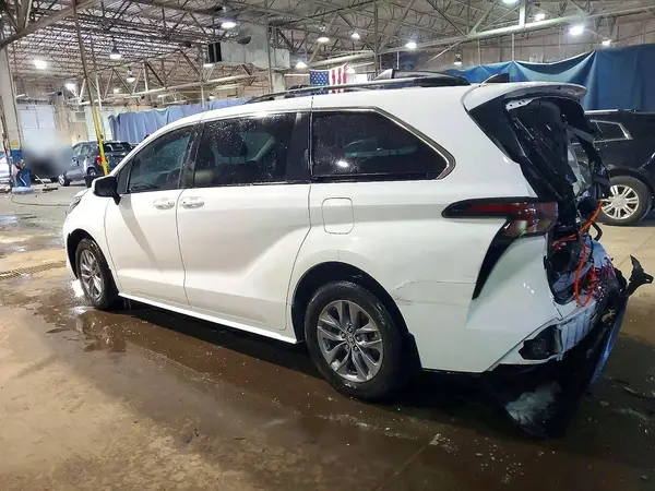 5TDKRKEC7PS142592 2023 TOYOTA SIENNA - Image 2