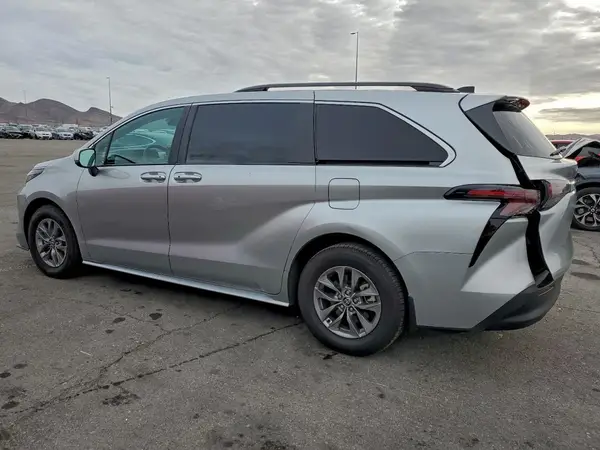 5TDKRKEC7PS142768 2023 TOYOTA SIENNA - Image 2