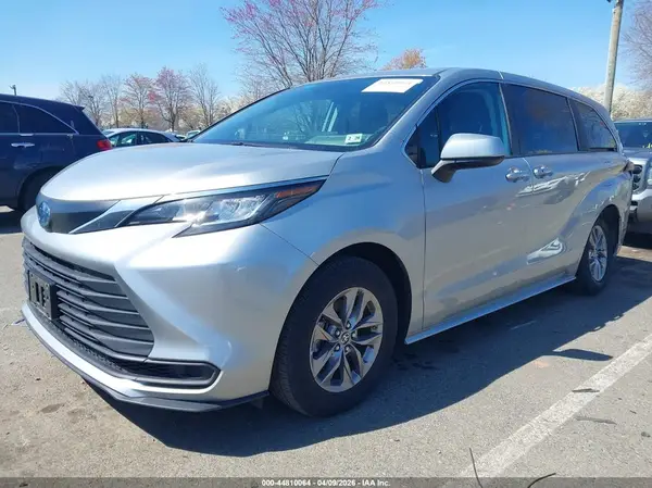 5TDKRKEC7PS150918 2023 TOYOTA SIENNA - Image 2
