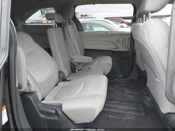 5TDKRKEC7PS152197 2023 TOYOTA SIENNA - Image 8