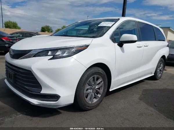 5TDKRKEC7PS154399 2023 TOYOTA SIENNA - Image 2