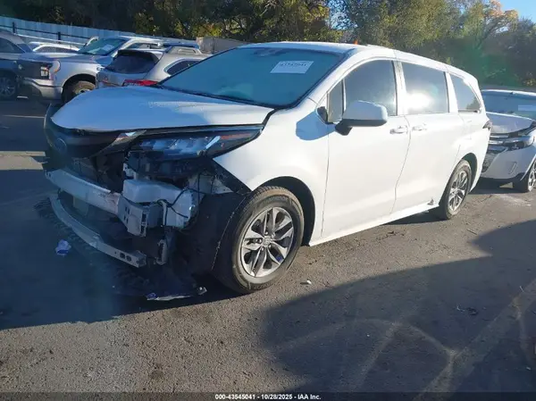 5TDKRKEC7PS161143 2023 TOYOTA SIENNA - Image 2