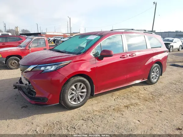 5TDKRKEC7PS164589 2023 TOYOTA SIENNA - Image 2