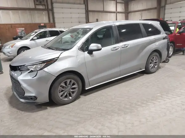 5TDKRKEC7PS165659 2023 TOYOTA SIENNA - Image 2