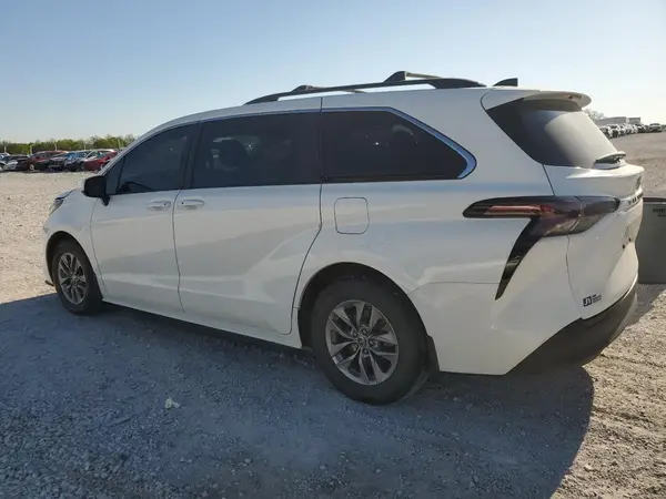 5TDKRKEC7PS168710 2023 TOYOTA SIENNA - Image 2