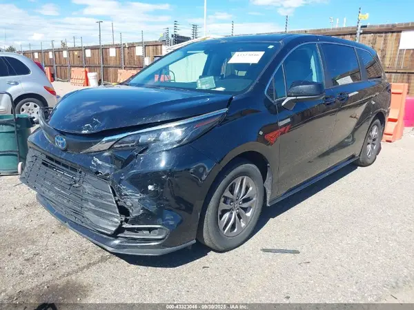 5TDKRKEC7RS188927 2024 TOYOTA SIENNA - Image 2