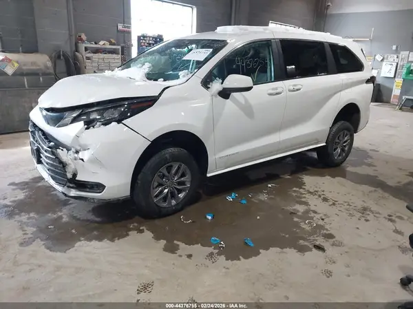 5TDKRKEC7RS190791 2024 TOYOTA SIENNA - Image 2