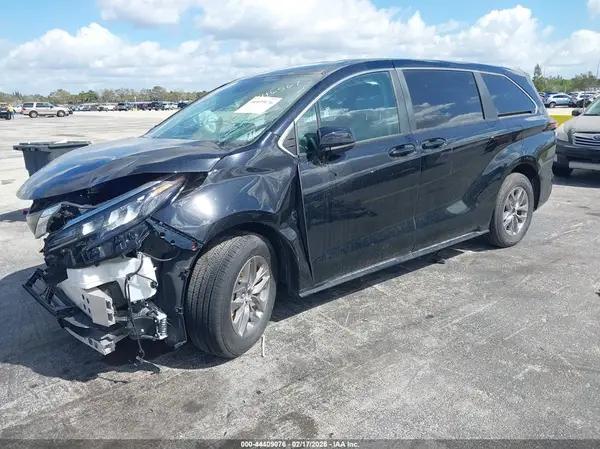 5TDKRKEC7RS196526 2024 TOYOTA SIENNA - Image 2