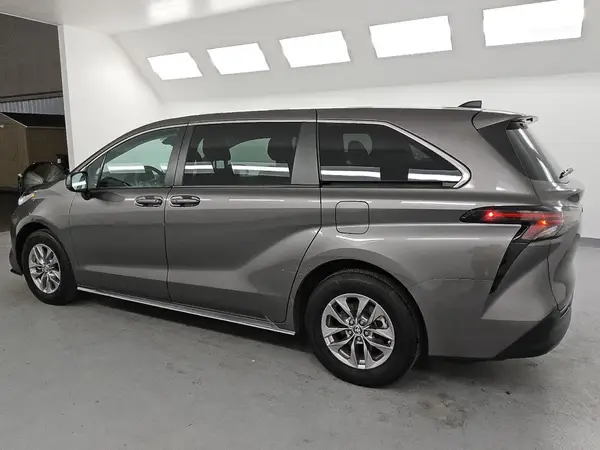 5TDKRKEC7RS198230 2024 TOYOTA SIENNA - Image 2