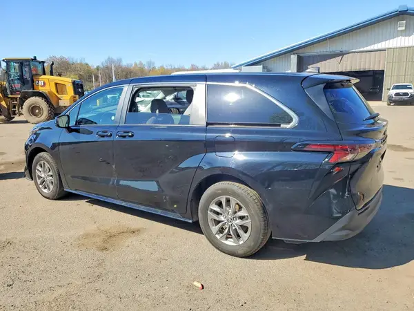 5TDKRKEC7RS210456 2024 TOYOTA SIENNA - Image 2