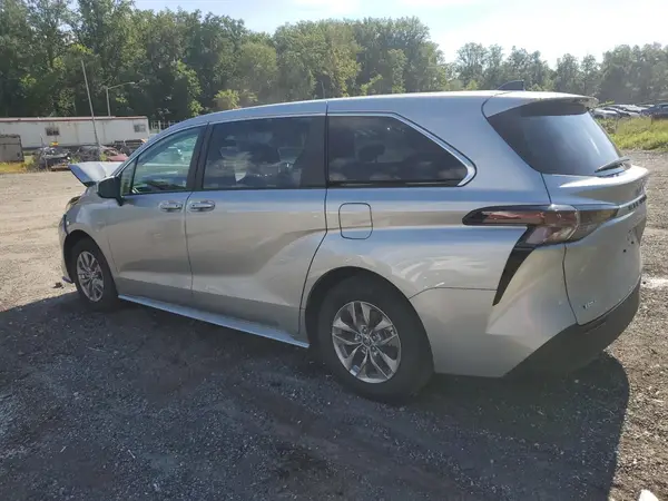 5TDKRKEC7SS226629 2025 TOYOTA SIENNA - Image 2