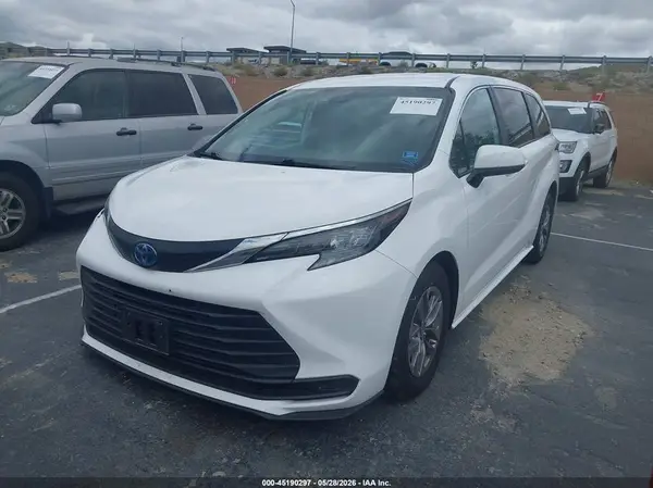5TDKRKEC7SS235461 2025 TOYOTA SIENNA - Image 2