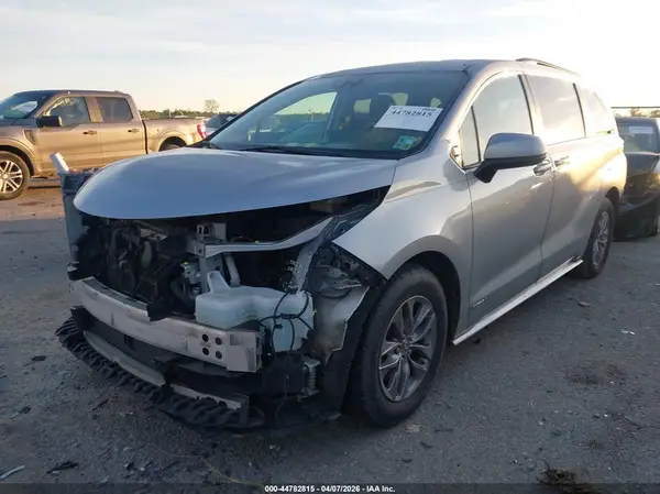 5TDKRKEC8MS008024 2021 TOYOTA SIENNA - Image 2