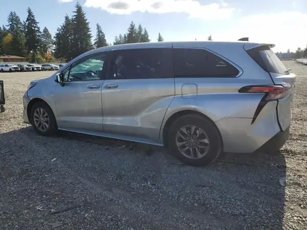 5TDKRKEC8MS017385 2021 TOYOTA SIENNA - Image 2