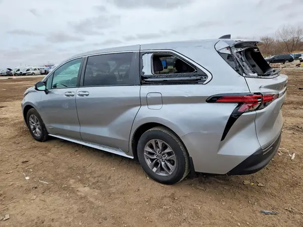 5TDKRKEC8MS022621 2021 TOYOTA SIENNA - Image 2
