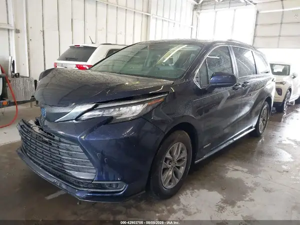 5TDKRKEC8MS030587 2021 TOYOTA SIENNA - Image 2