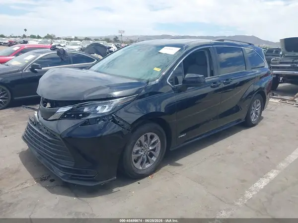 5TDKRKEC8MS037247 2021 TOYOTA SIENNA - Image 2