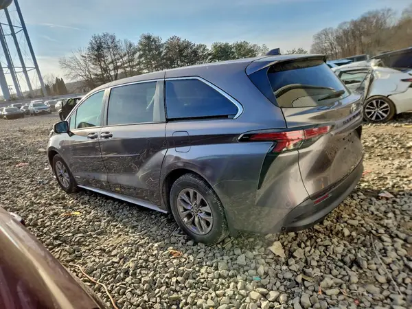 5TDKRKEC8MS037510 2021 TOYOTA SIENNA - Image 2