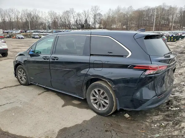 5TDKRKEC8MS040536 2021 TOYOTA SIENNA - Image 2