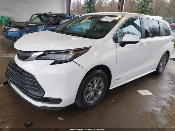 5TDKRKEC8MS043212 2021 TOYOTA SIENNA - Image 2